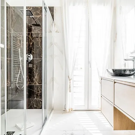 Luxury - Exclusive With Private Box * Milano